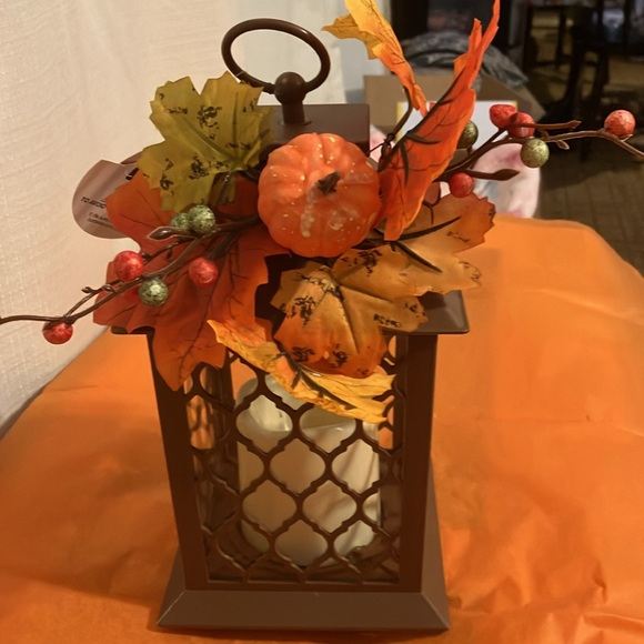 Brown lantern with realistic, colorful leaves, and lights up - Picture 2 of 7